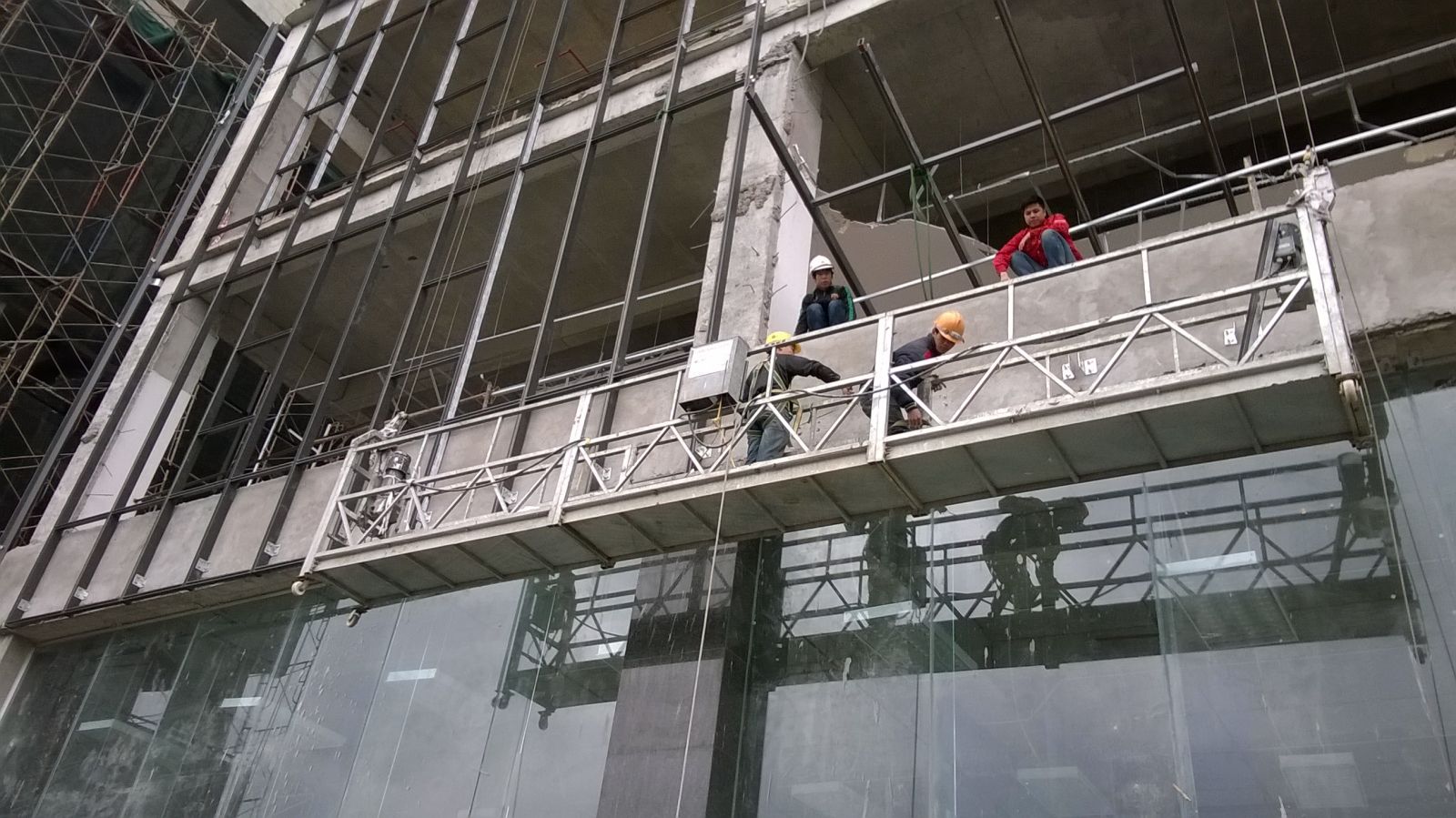 Chuẩn bị đầy đủ các loại dụng cụ cần thiết để thi công